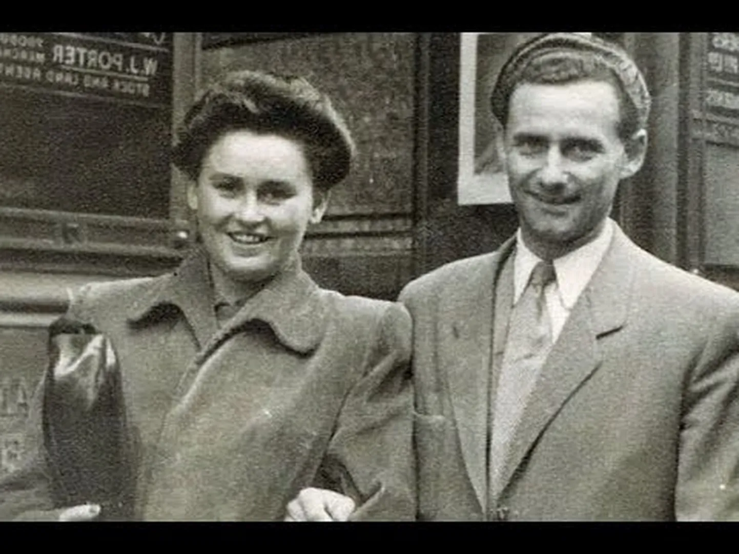 Ludwig Eisenberg, hilisema nimega Lale Sokolov oli Auschwitzi koonduslaagri tätoveerija. Ta kohtus koonduslaagris oma naise Gitaga