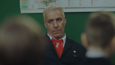 Вышла снятая в Москве кровавая короткометражка лидера Rammstein о мести бывшим одноклассникам