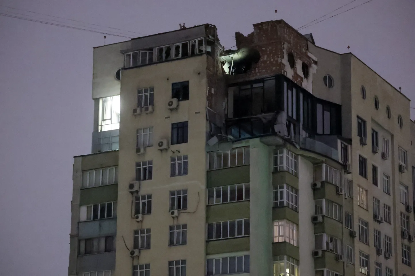 Последствия атаки дронов по Киеву.
