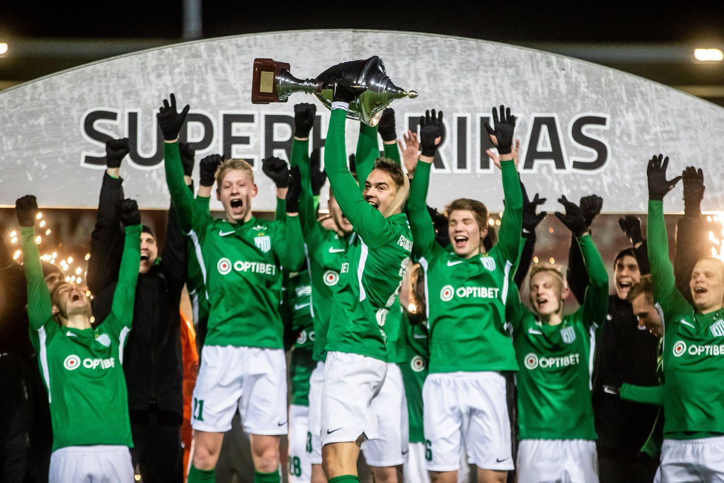Tallinna FC Flora käes on jätkuvalt kõik Maarjamaa vutitrofeed.