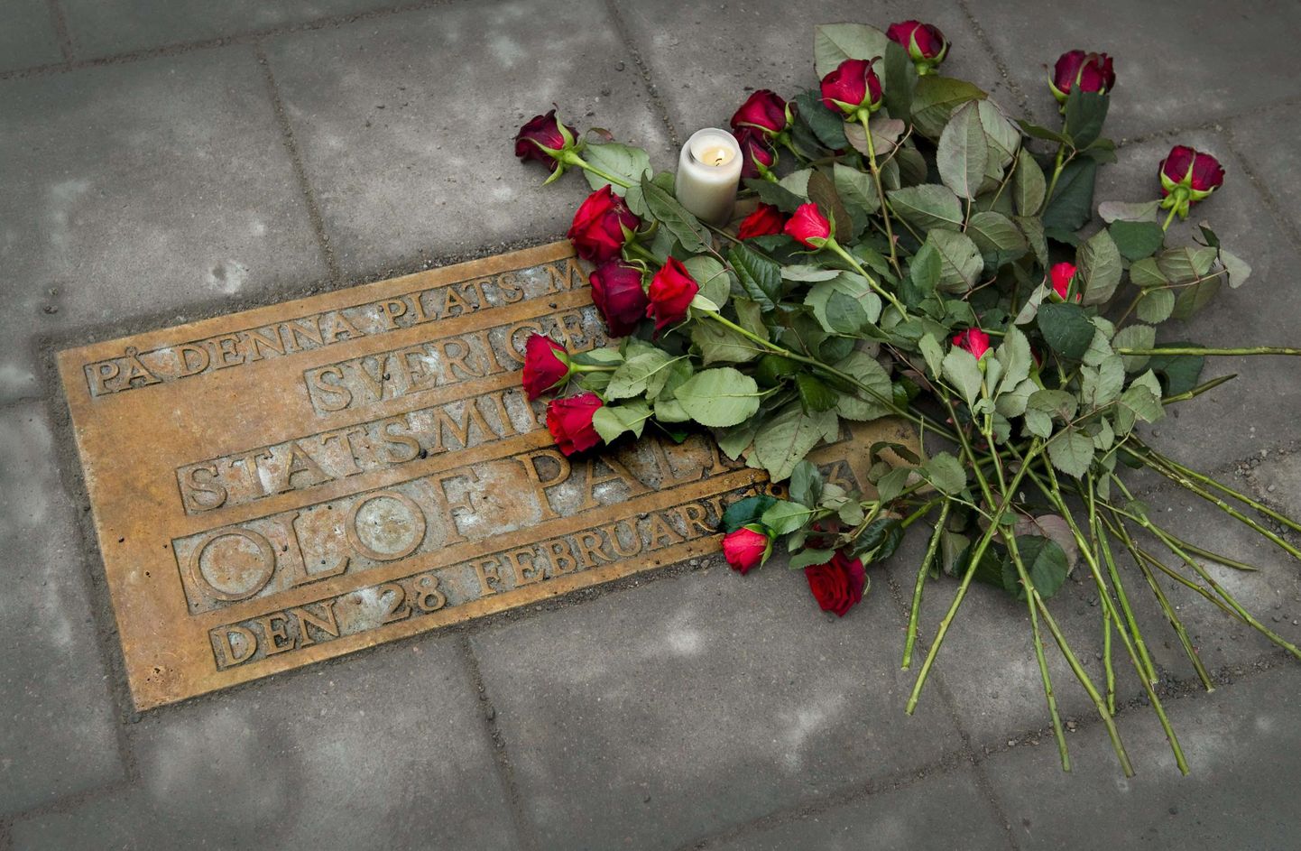 Mälestusplaat Stockholmis kohas, kus Olof Palme mõrvati.