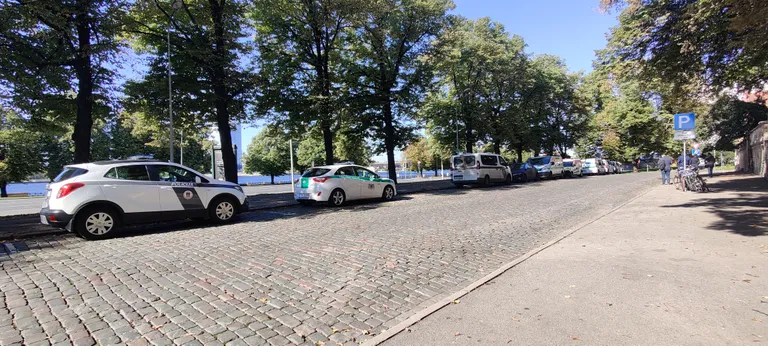 Фотография с места событий в 12:00. Согласно сведениям очевидцев - набережная перекрыта. В Риге запланирован веломарафон