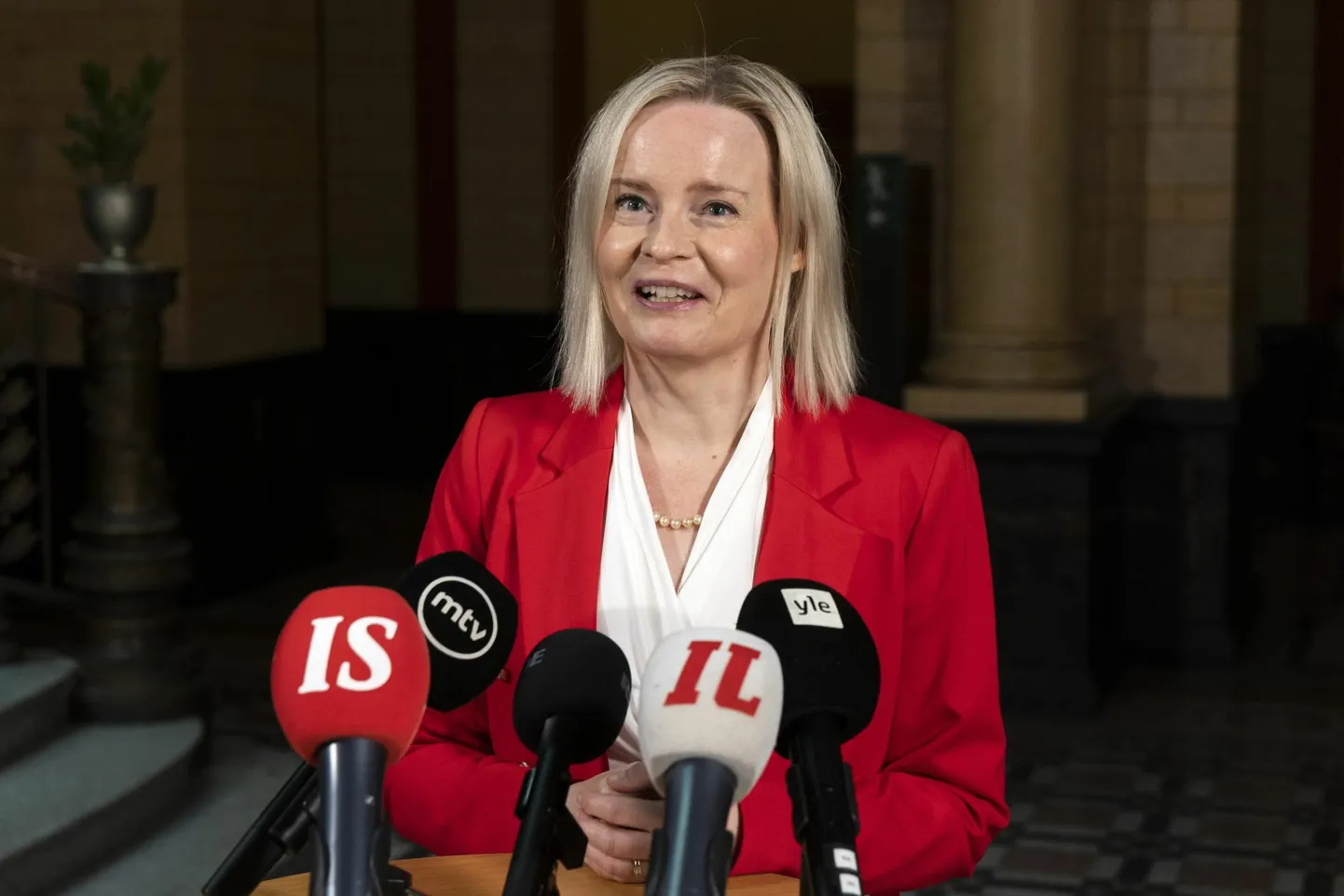 Põlissoomlaste esimees Riikka Purra leidis, et kui tema parteikaaslaste ärritus võimukõneluste kulu üle avalikkusse lekib, peavad teised erakonnad sellest omad järeldused tegema.