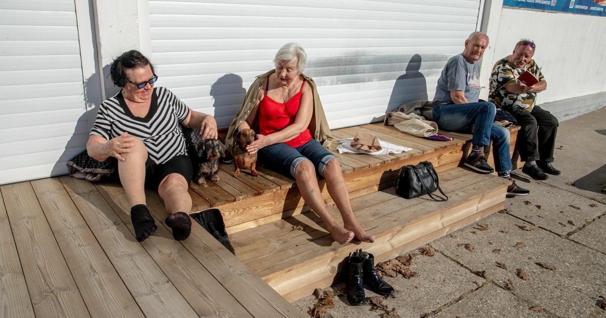 GALERII ⟩ Päikesepaisteline ilm meelitas päevitajad Pärnu randa GALERII ⟩ Päikesepaisteline ilm meelitas päevitajad Pärnu randa