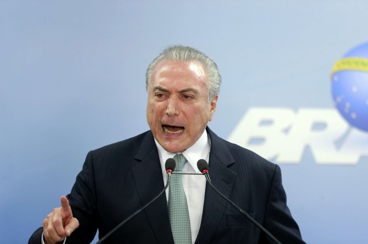 Brasiilia presidenti süüdistatakse korruptsiooniuurimise takistamises.