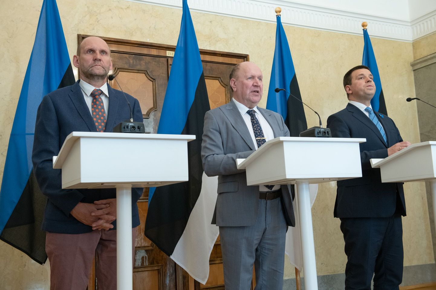 Valitsuspartnerite liidrid Helir-Valdor Seeder, Mart Helme ja Jüri Ratas.