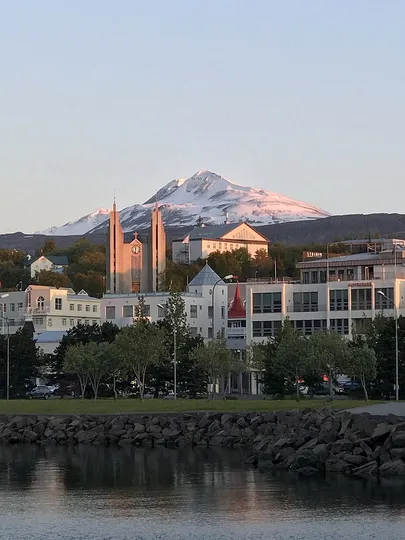 Akureyri on Islandi suuruselt teine asum ja sobiv koht väikelinnaidülli nautimiseks.
