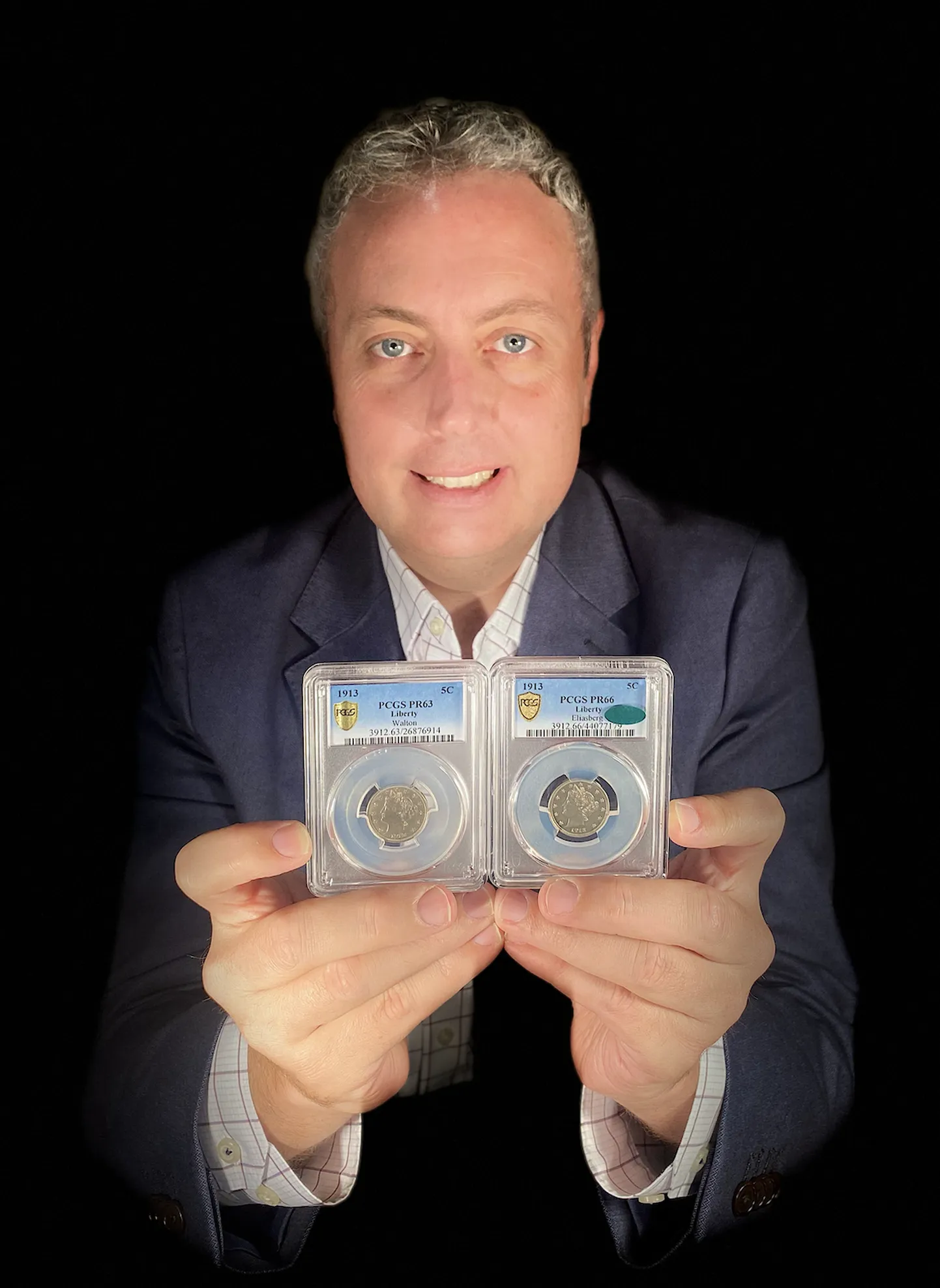 GreatCollectionsi president Ian Russel kahe haruldase mündiga
