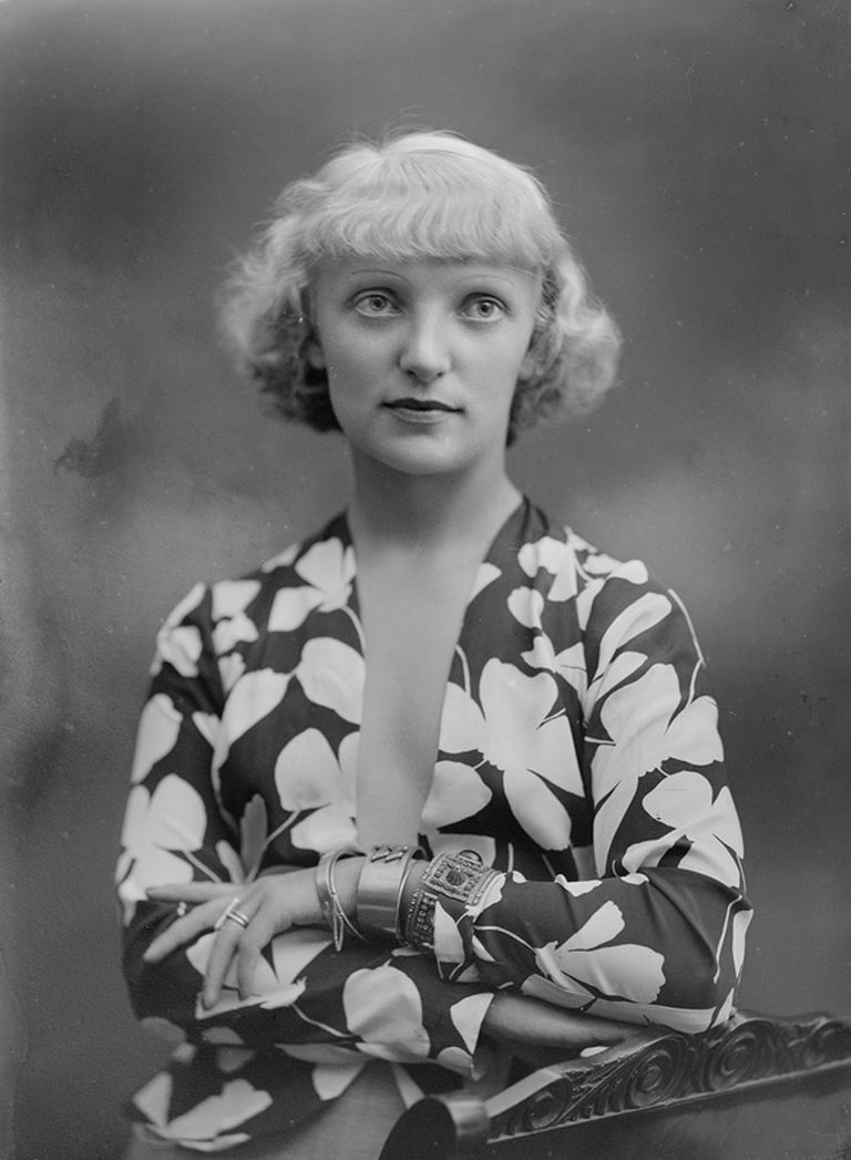 Signe Pinna, portree ligikaudselt 1938. aastast, ETMM _ 4868 Fk 4960/kl, Eesti Teatri- ja Muusikamuuseum