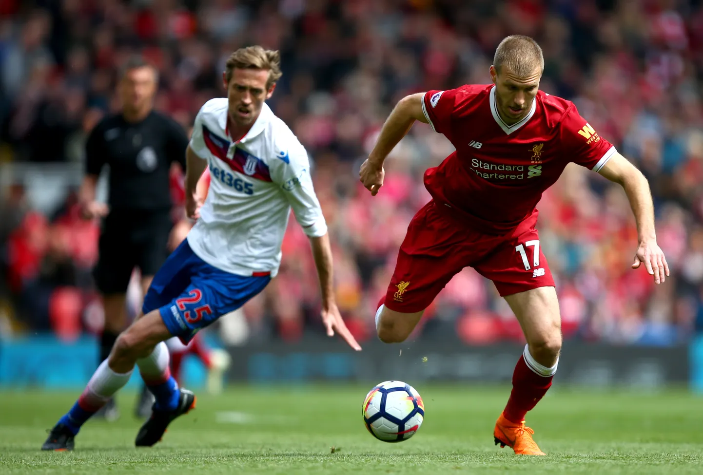 Ragnar Klavan (paremal) ja Peter Crouch