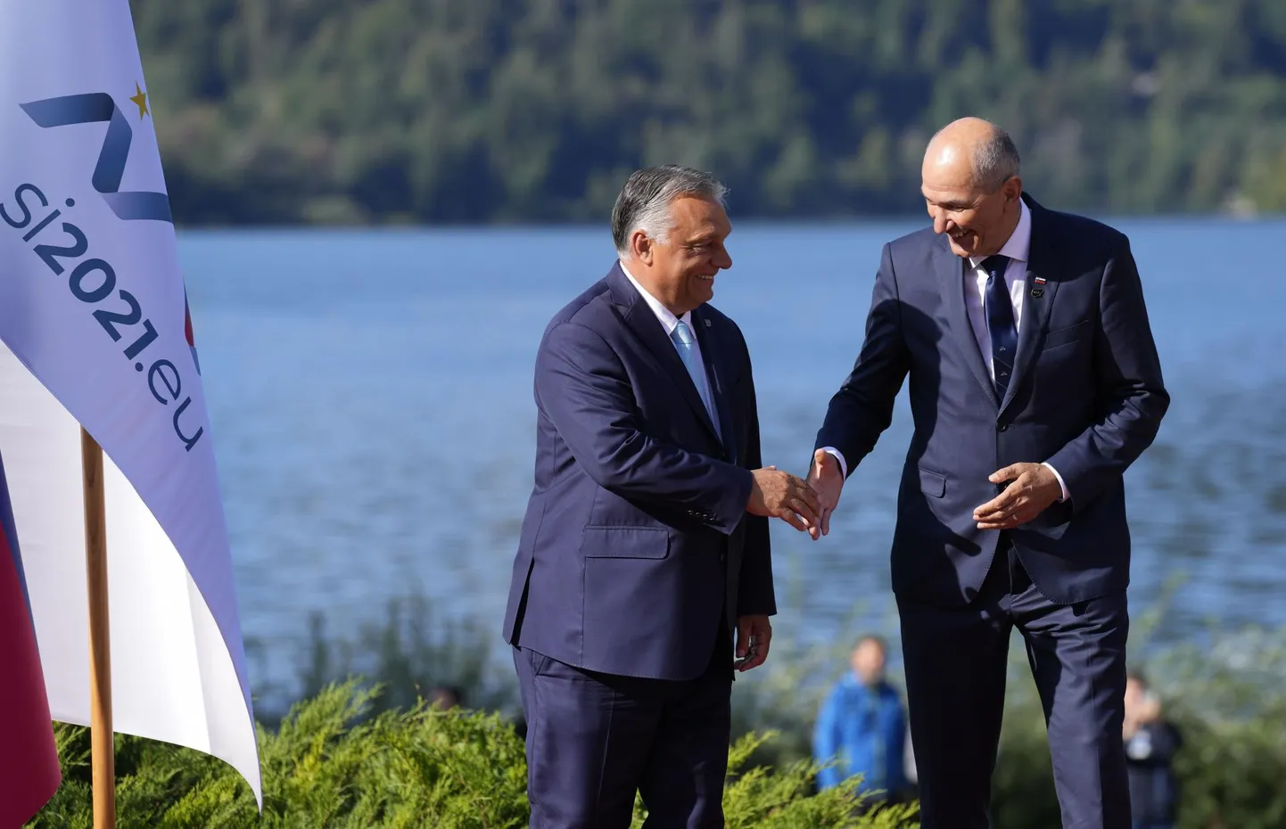 Ungari peaminister Viktor Orbán ja teda Bledi järve pervel võõrustanud Sloveenia kolleeg Janez Janša.
