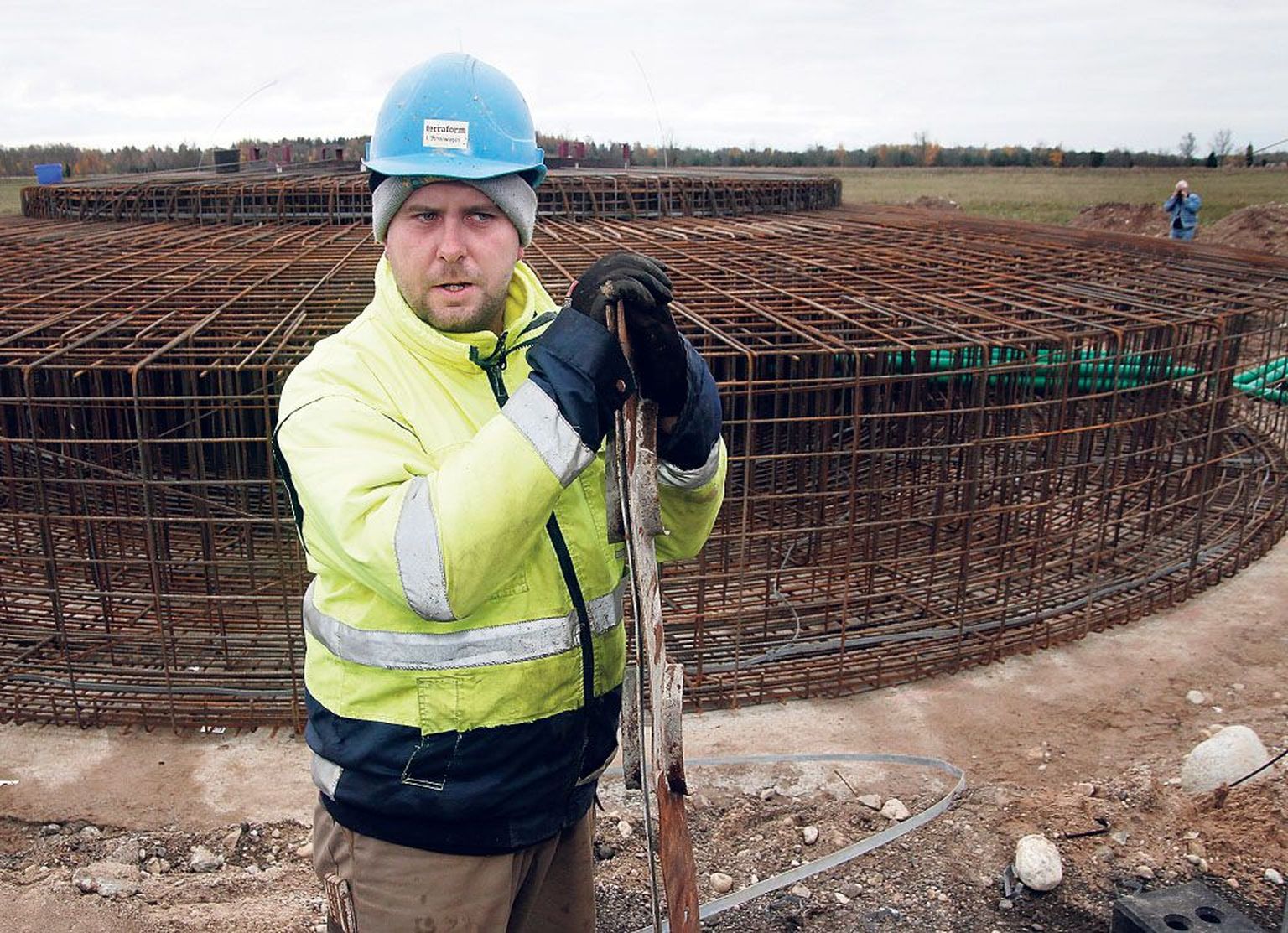 Saksa firma Enercon töömees Jens Schirrwagen ja tema kolleegid alustasid Varblas ehitustöid septembris.