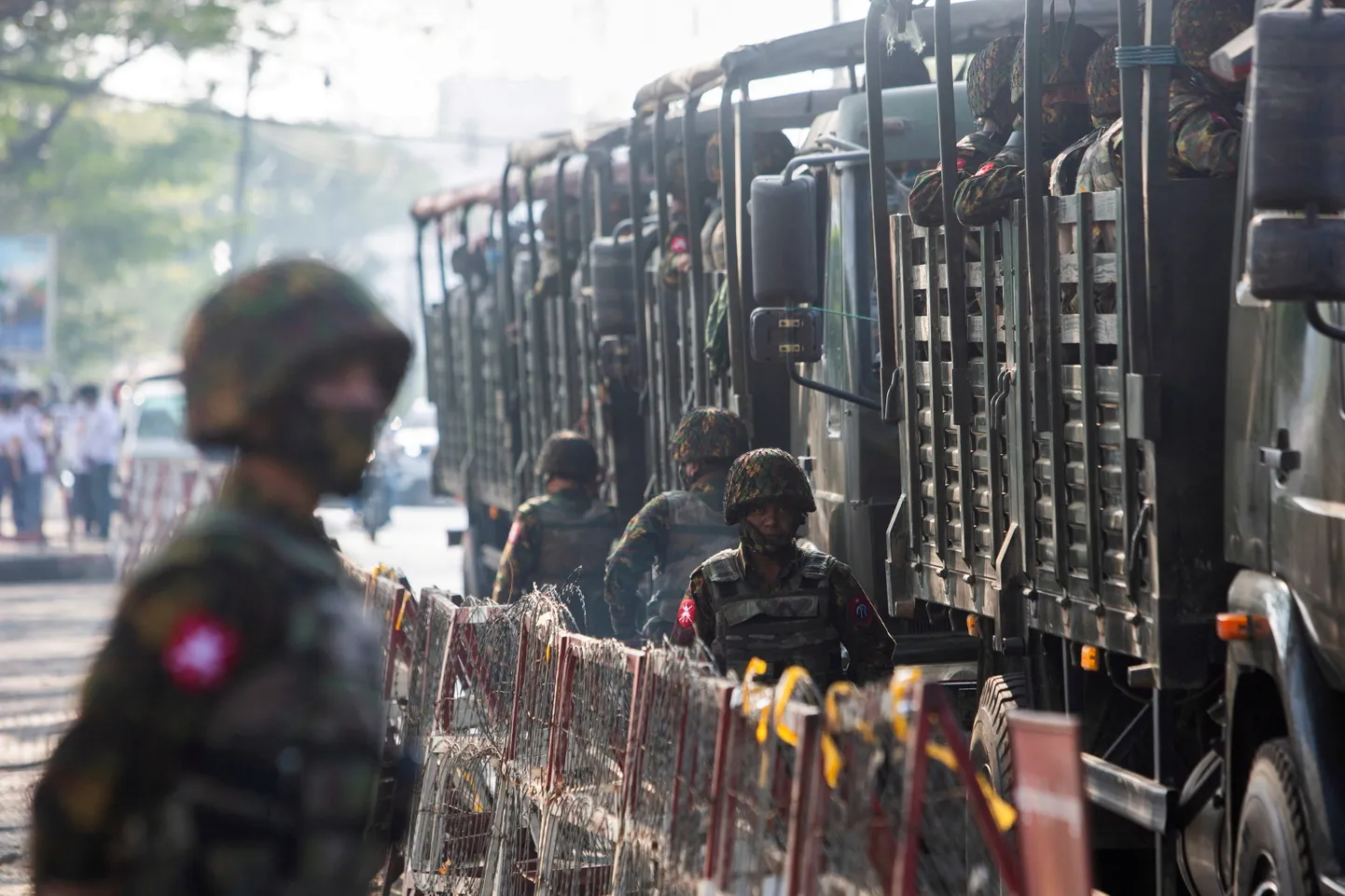 Myanmari sõjaväelased Yangonis.