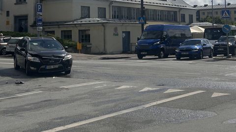 Rakvere kesklinnas põrkasid kokku Ford ja BMW