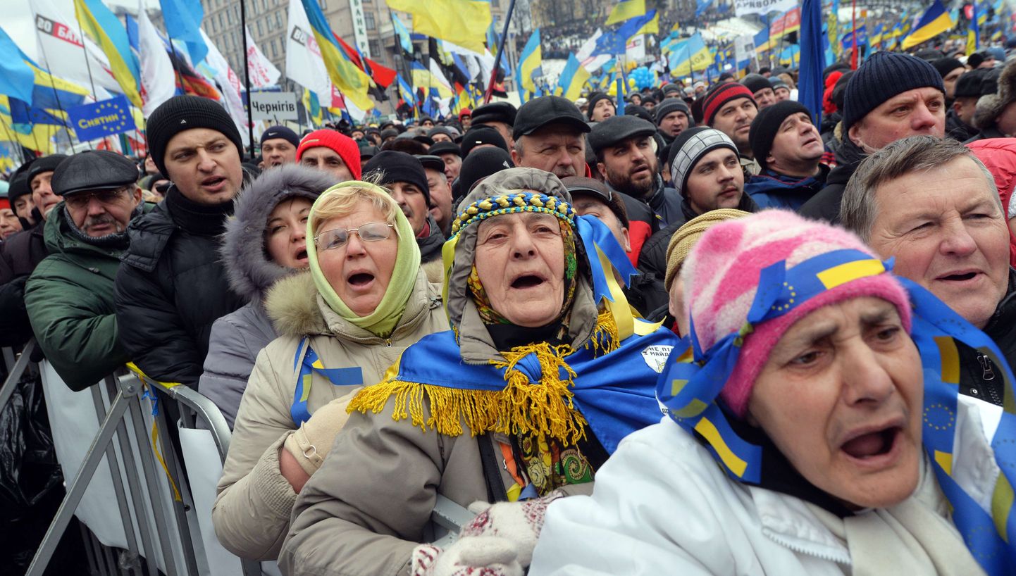 Opositsiooni poolehoidjad täna Kiievi kesklinnas.