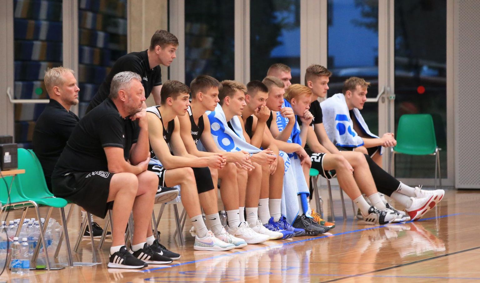Tartu ülikooli korvpallimeeskonna peatreener Priit Vene (vasakul) usub oma mängijatesse ja on veendunud, et neis on piisavalt sisu mängimaks heal tasemel korvpalli.