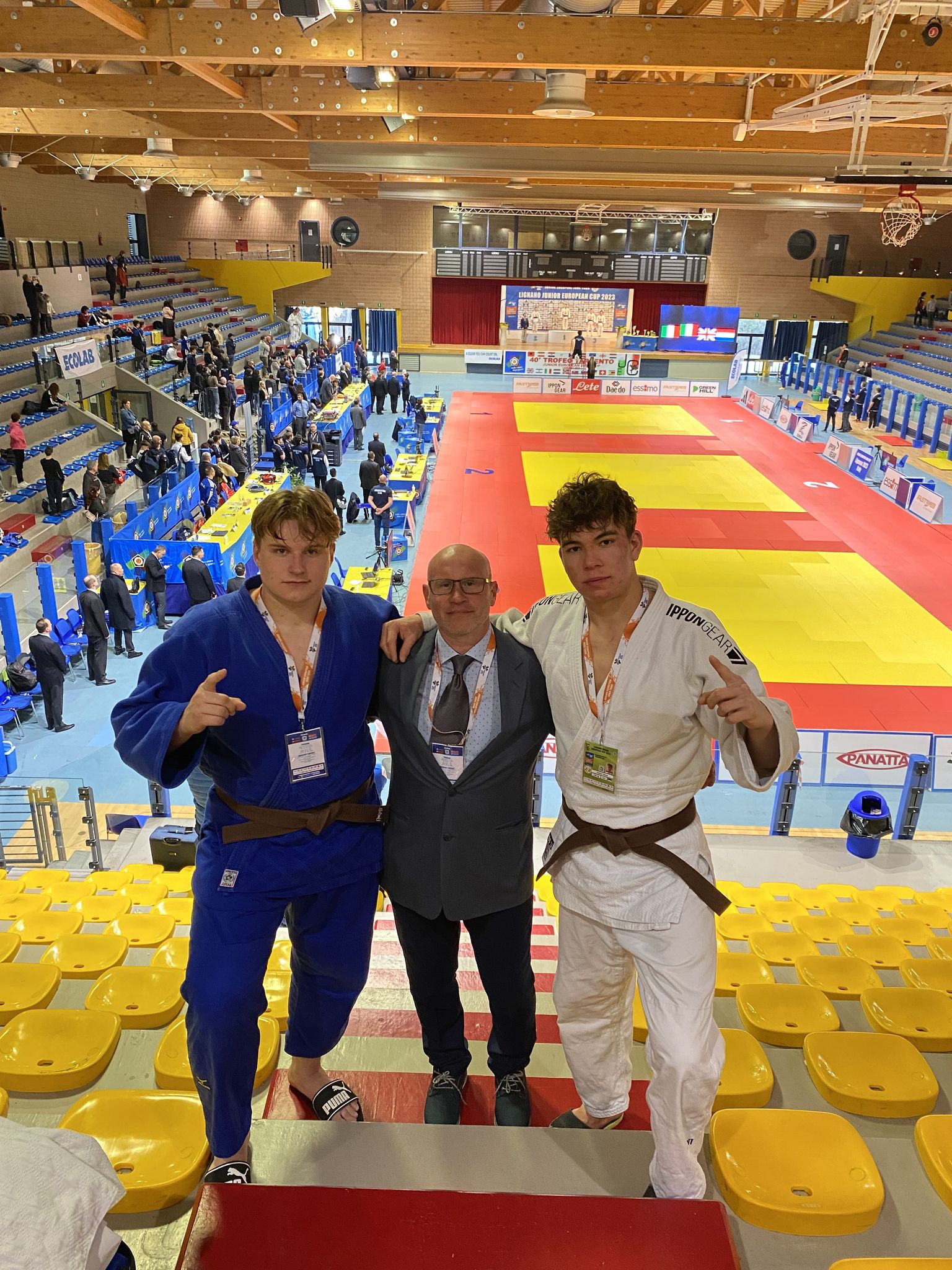 Olümpiko spordiklubi judokad Kabriel Kirna, Jakob Vares ja nende treener Priit Berg.