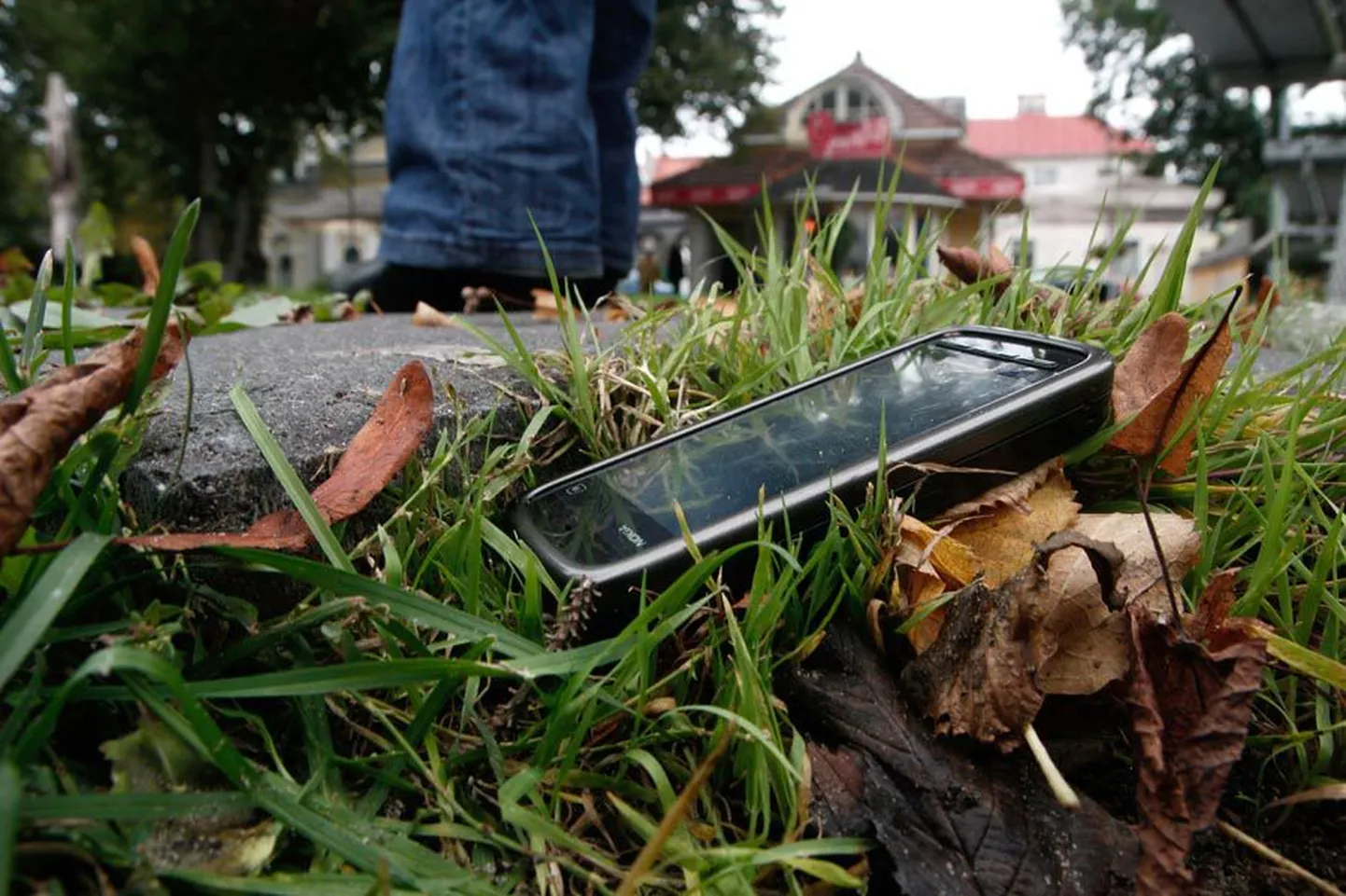 Kui EMT või Elisa numbriga mobiil juhtub jalutuskäigul kaduma, võib numbri iseteeninduses positsioneerida, minna siis näidatud asukohta ja proovida helistada.