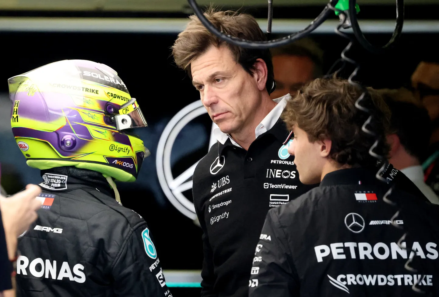 Toto Wolff (keskel).