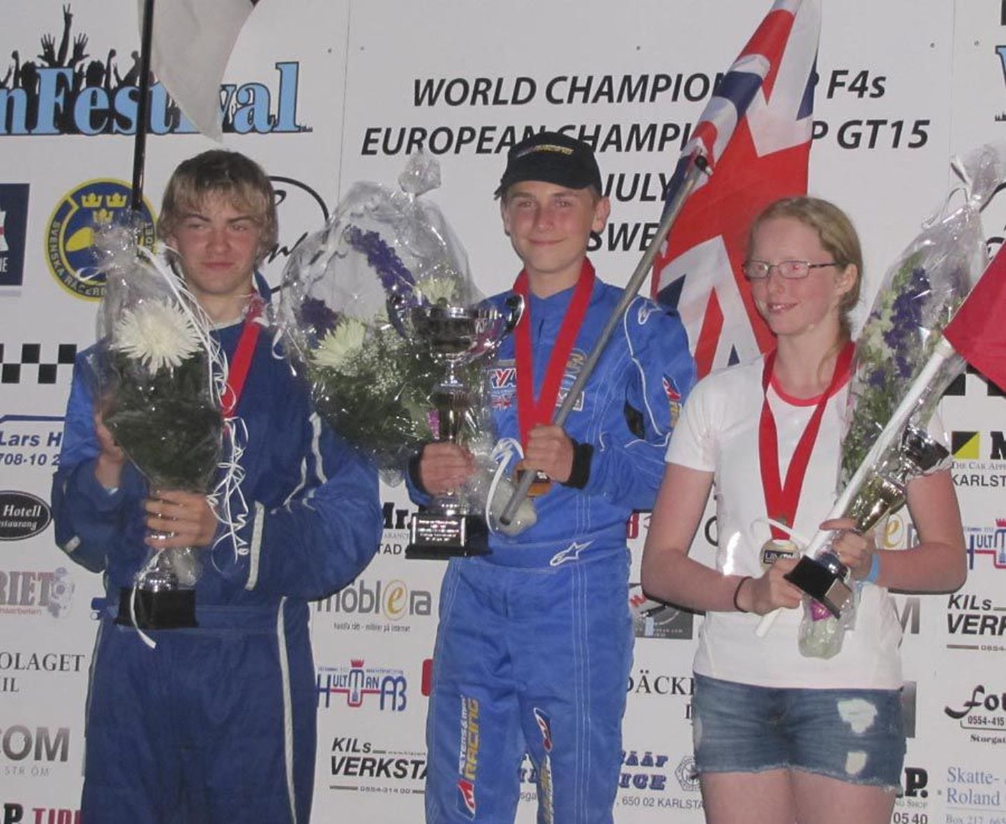 Neljataktilise mootoriga paatide noorte veemotospordi Euroopa meistrivõistluste kolm kiiremat on eelseisvatel maailmameistrivõistlustel kindlasti peamised medalipretendendid. Nende seas on ka Rootsis autasustamisel teisele astmele pääsenud viljandlane Paul Zujenkov.