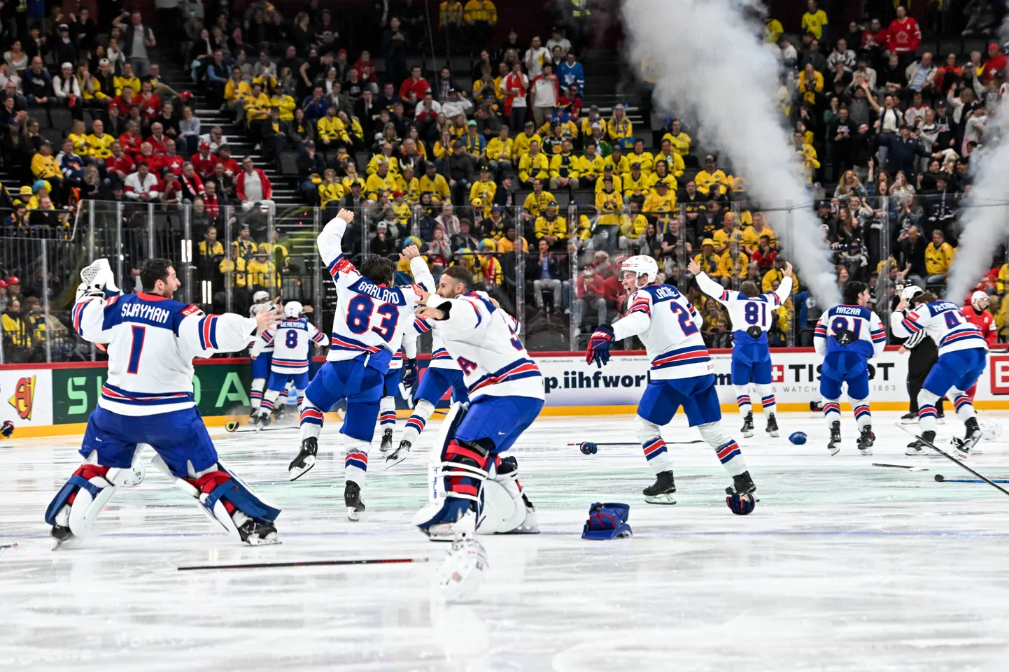 Игроки сборной США радуются победе в финале чемпионата мира.