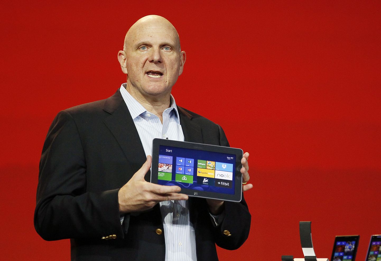 Microsofti tegevjuht Steve Ballmer Surface Pro tahvelarvutiga