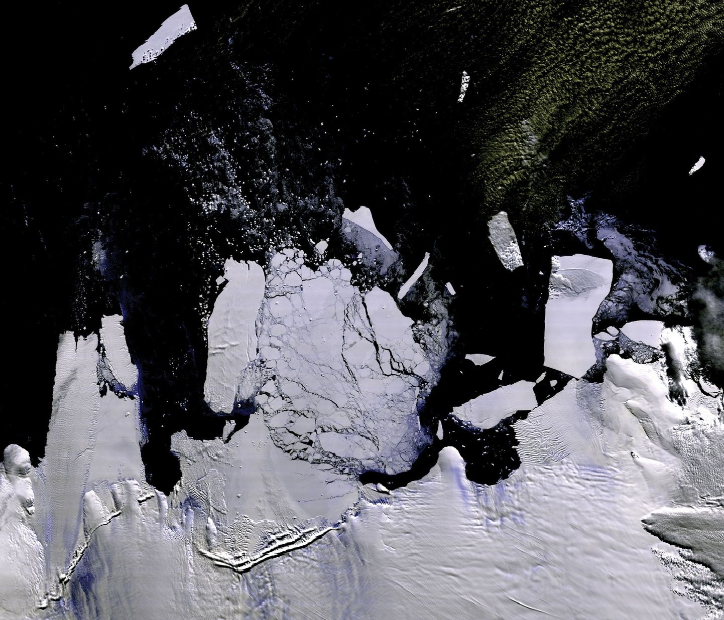 Satelliidi vahendusel saadud pilt Antarktika küljest lahti murdunud  jäämägedest.