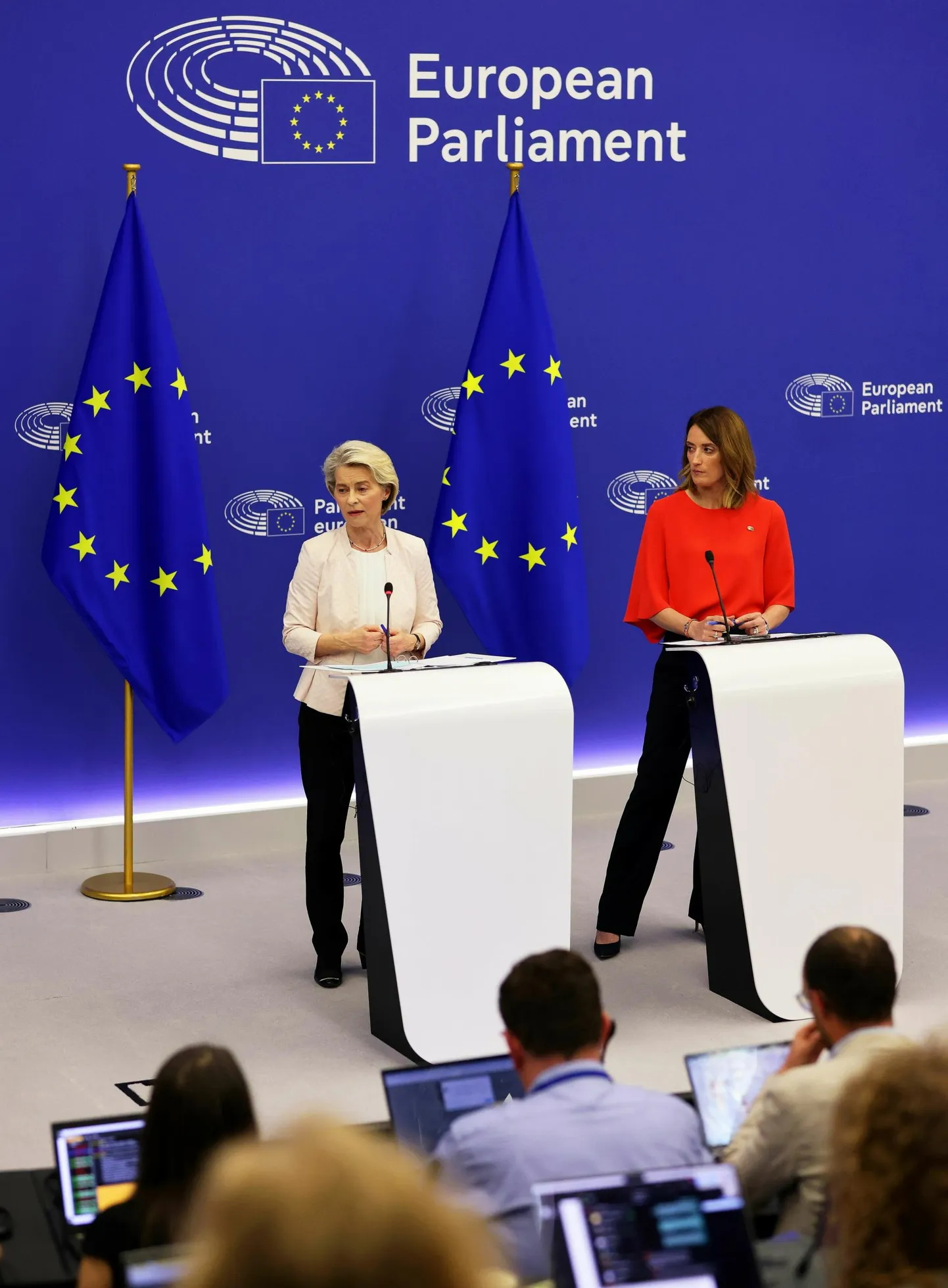 Euroopa Komisjoni president Ursula von der Leyen ja Euroopa Parlamendi president Roberta Metsola ühisel pressikonverentsil.