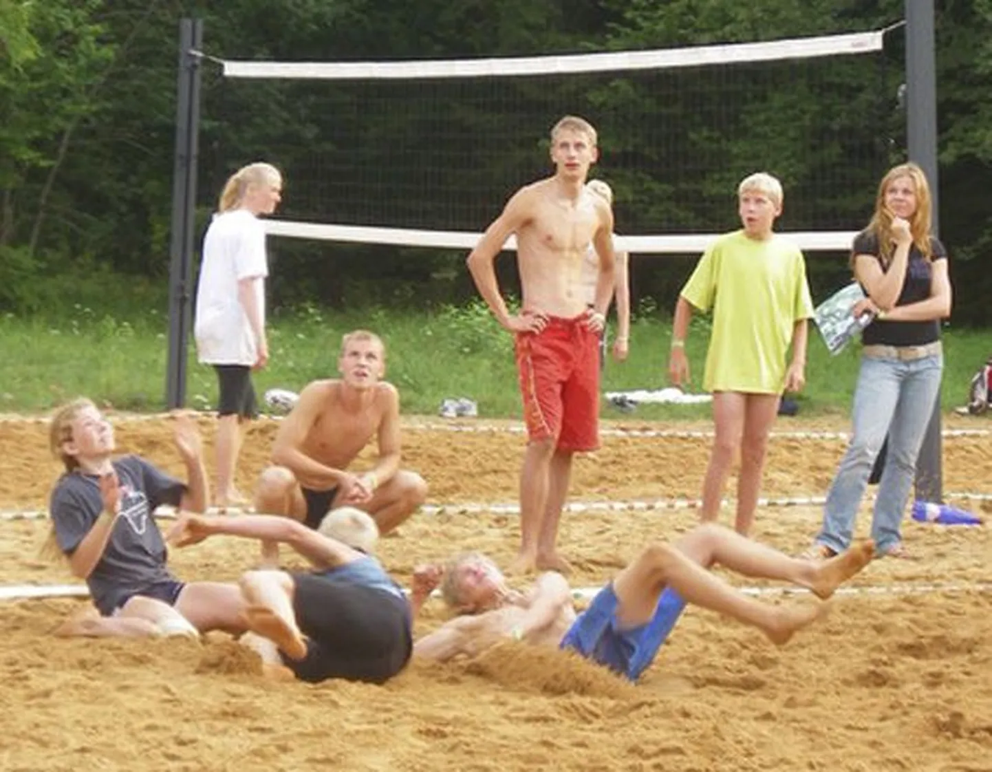 Liivaväljakul peetud võrkpallivõistlusel saavutasid Lääne-Viru sportlikud noored lõppkokkuvõttes üldvõidu.