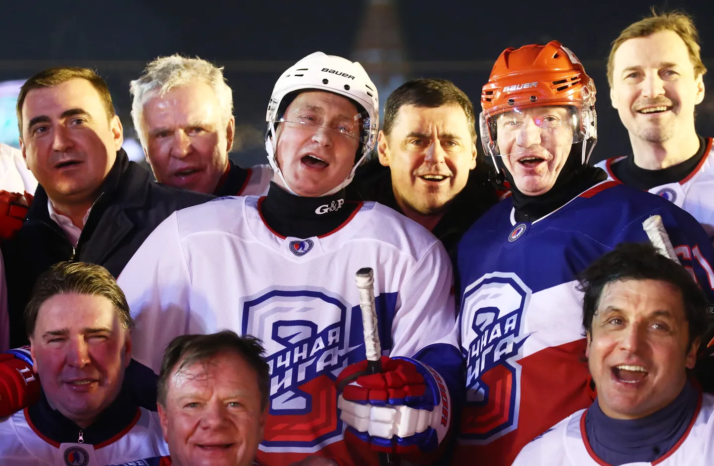 Владимир Путин в центре.