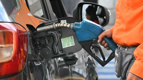 Miks kütusehinnad Eestis järsult tõusid? Vaata, mis toimub globaalsel turul!