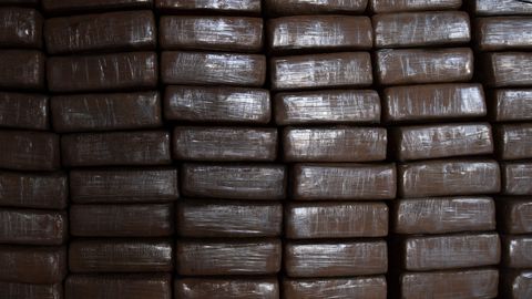 VIDEO ⟩ Hispaania politsei leidis vanametalli hulka peidetud seifist üle 700 kilogrammi kokaiini