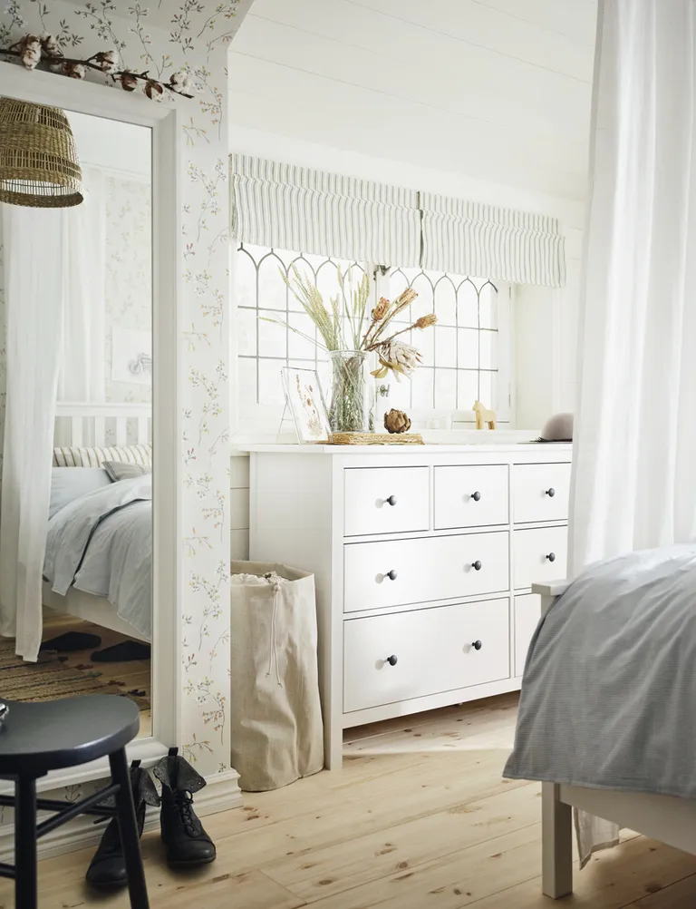Kомод HEMNES.