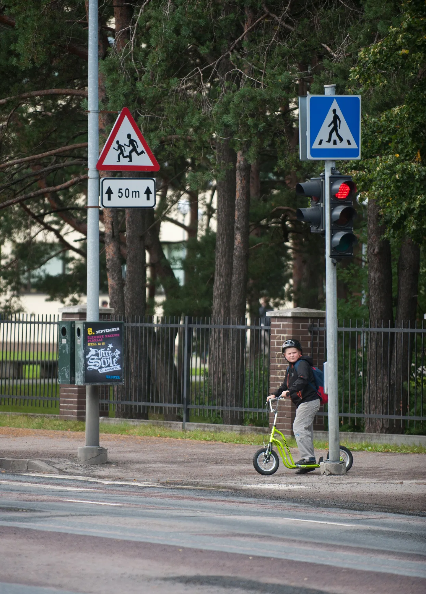 Liiklus Rahumäe põhikooli ümbruses.