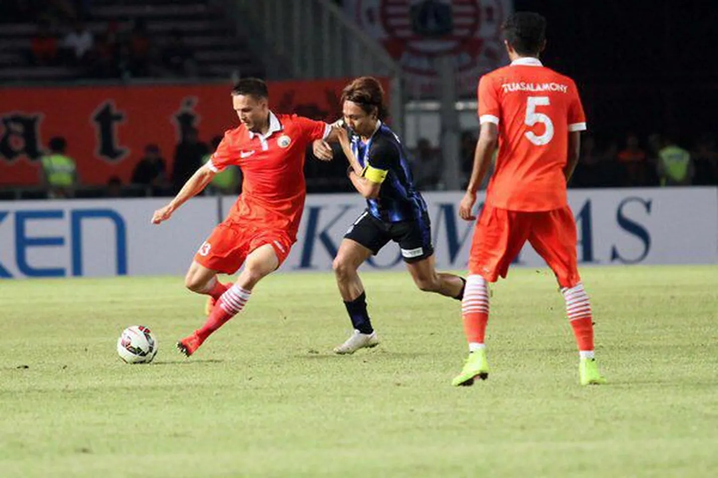 Martin Vunk (vasakul) Jakarta Persija särgis.