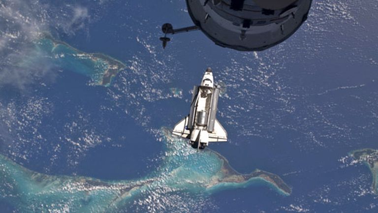 Skats uz atspoļkuģi Atlantis no Starptautiskās kosmosa stacijas