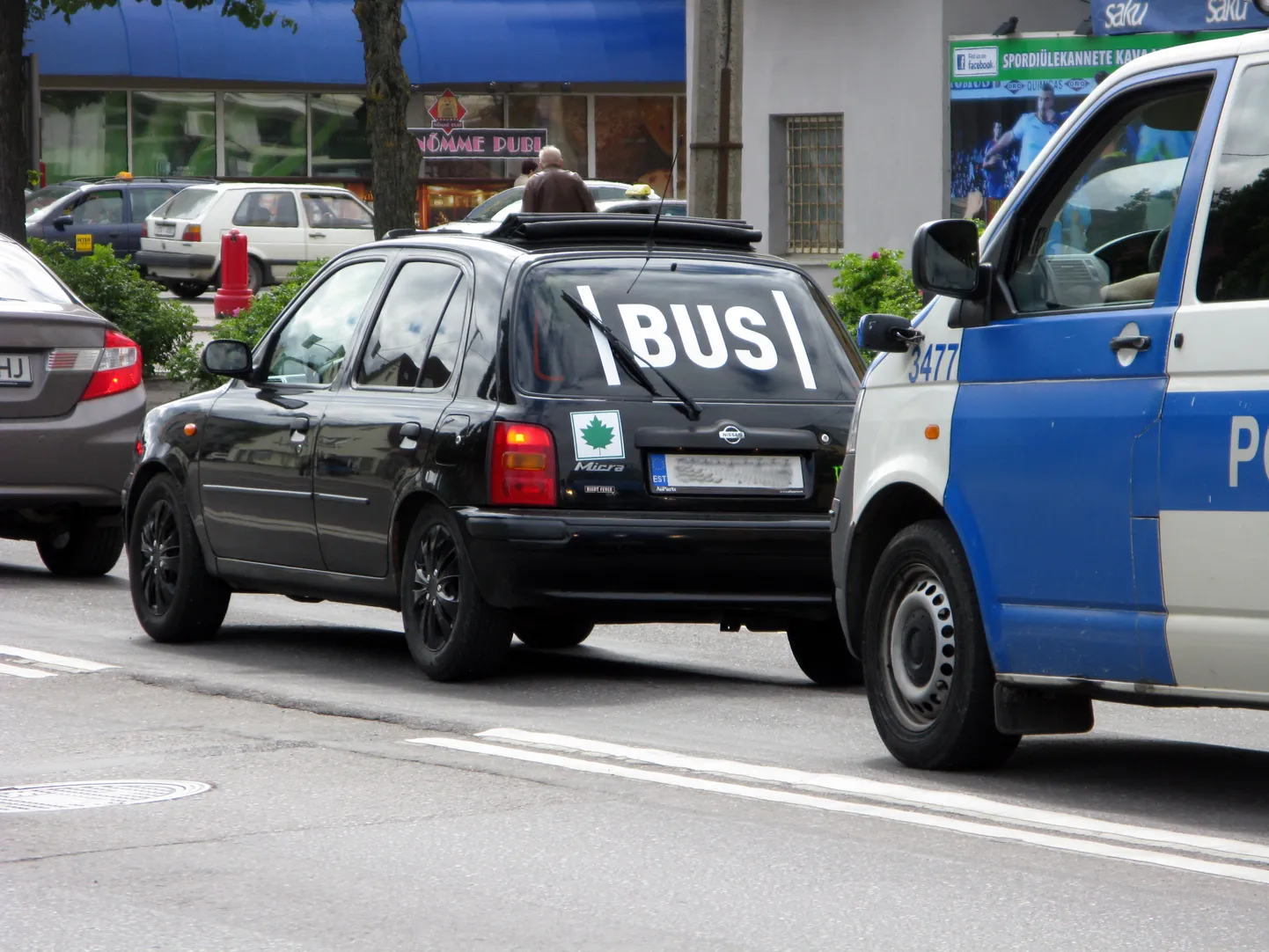 Kleebis BUS autoaknal