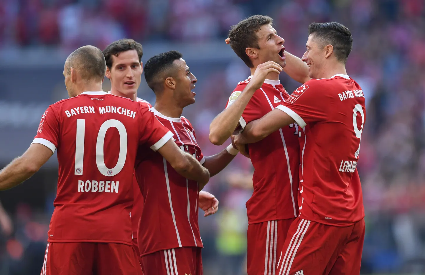Müncheni Bayern purustas Freiburgi 5:0.