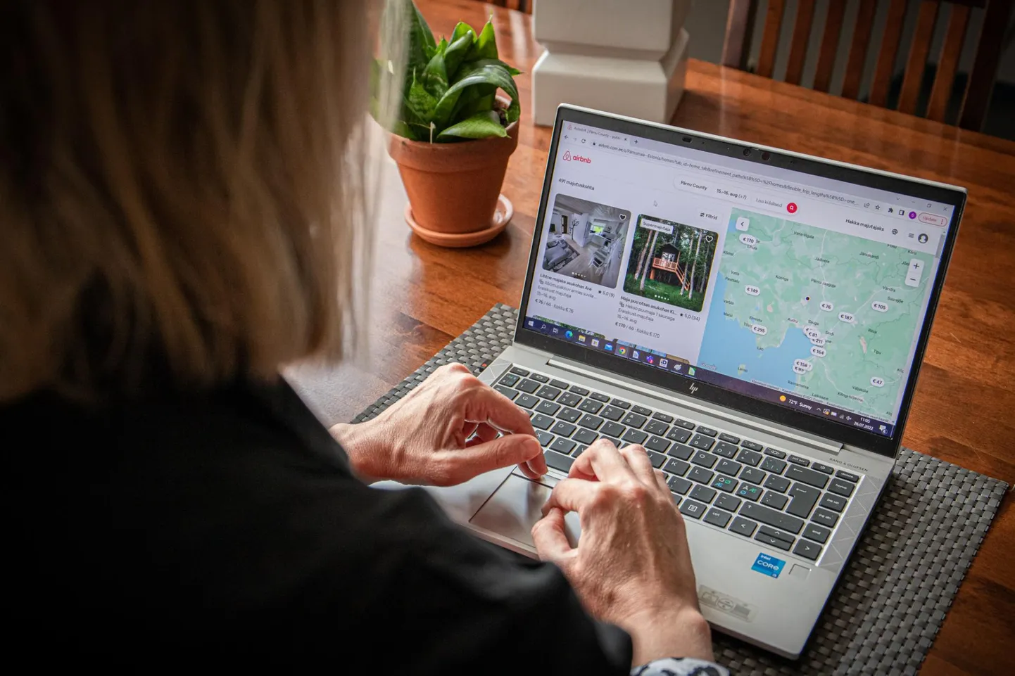 Предложения в Airbnb на август.