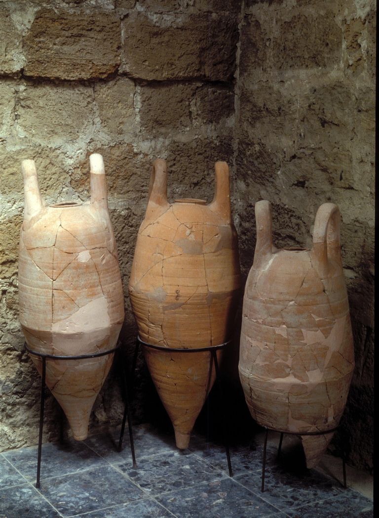Vana-Rooma amforad, milles hoiti veini