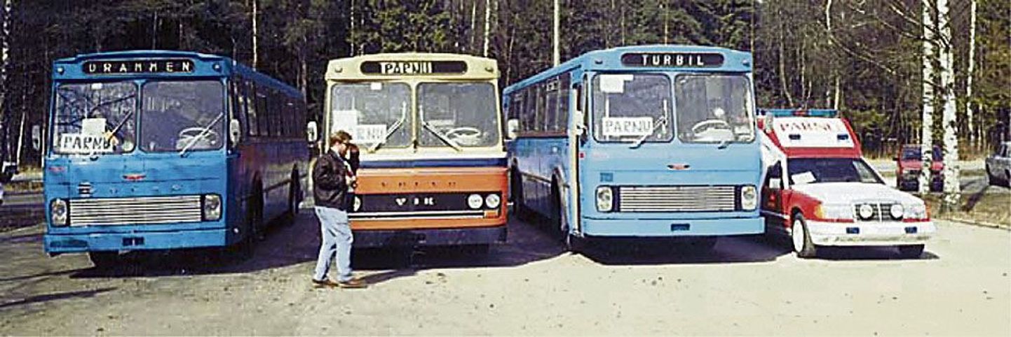 Üks esimesi abisaadetisi Buskerudist - bussid ja kiirabiauto. Esialgu oli Pärnumaal paljustki puudus.