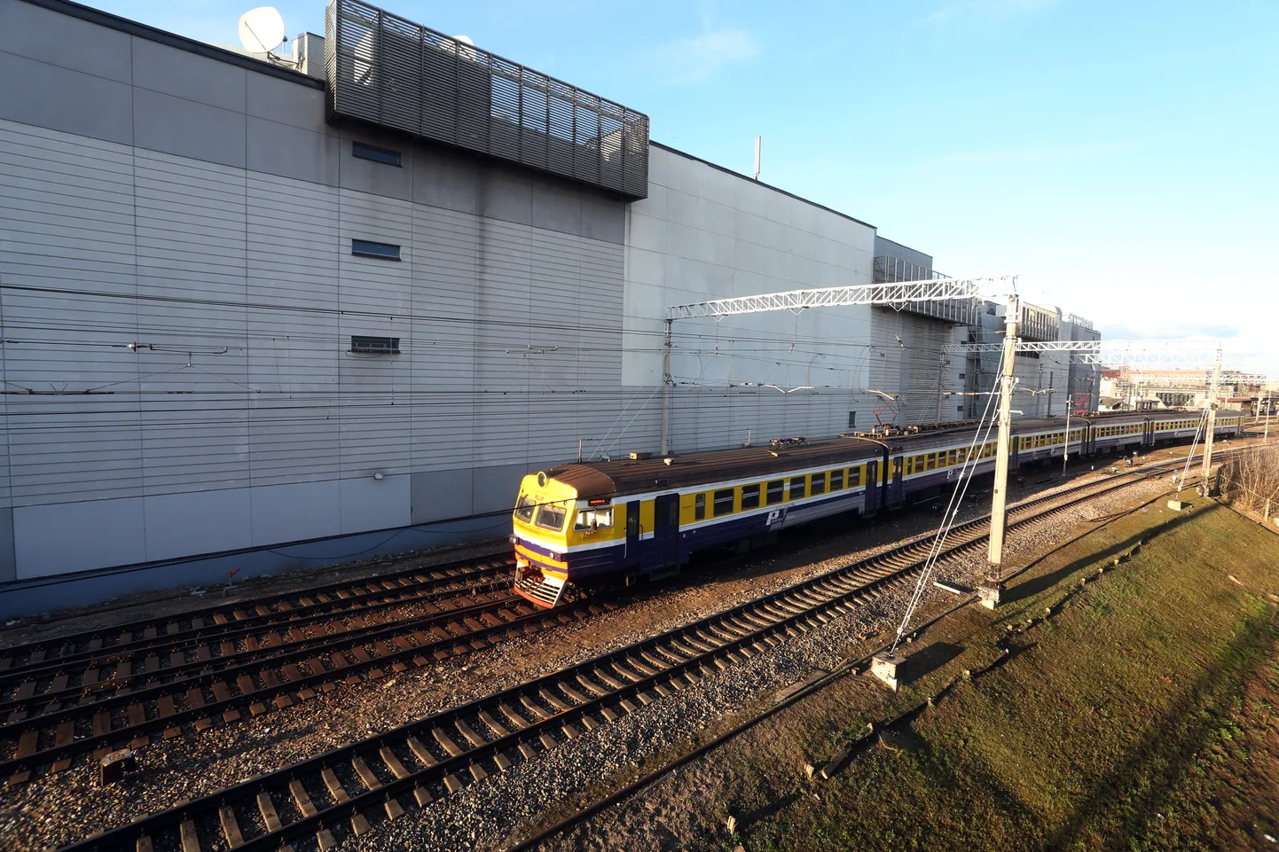 Pasažieru vilciens Rīgas Centrālajā dzelzceļa stacijā. Ilustratīvs foto
