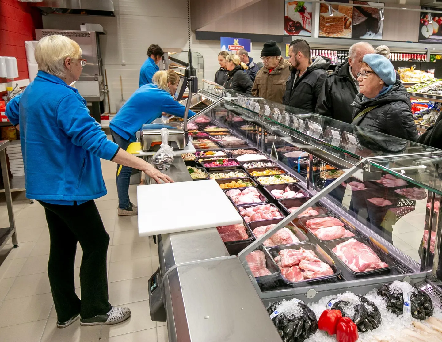 Toidukaupluste müük suurenes mullu 4 protsenti, tööstuskaupade kauplustes kasvas müügitulu 6 protsenti.