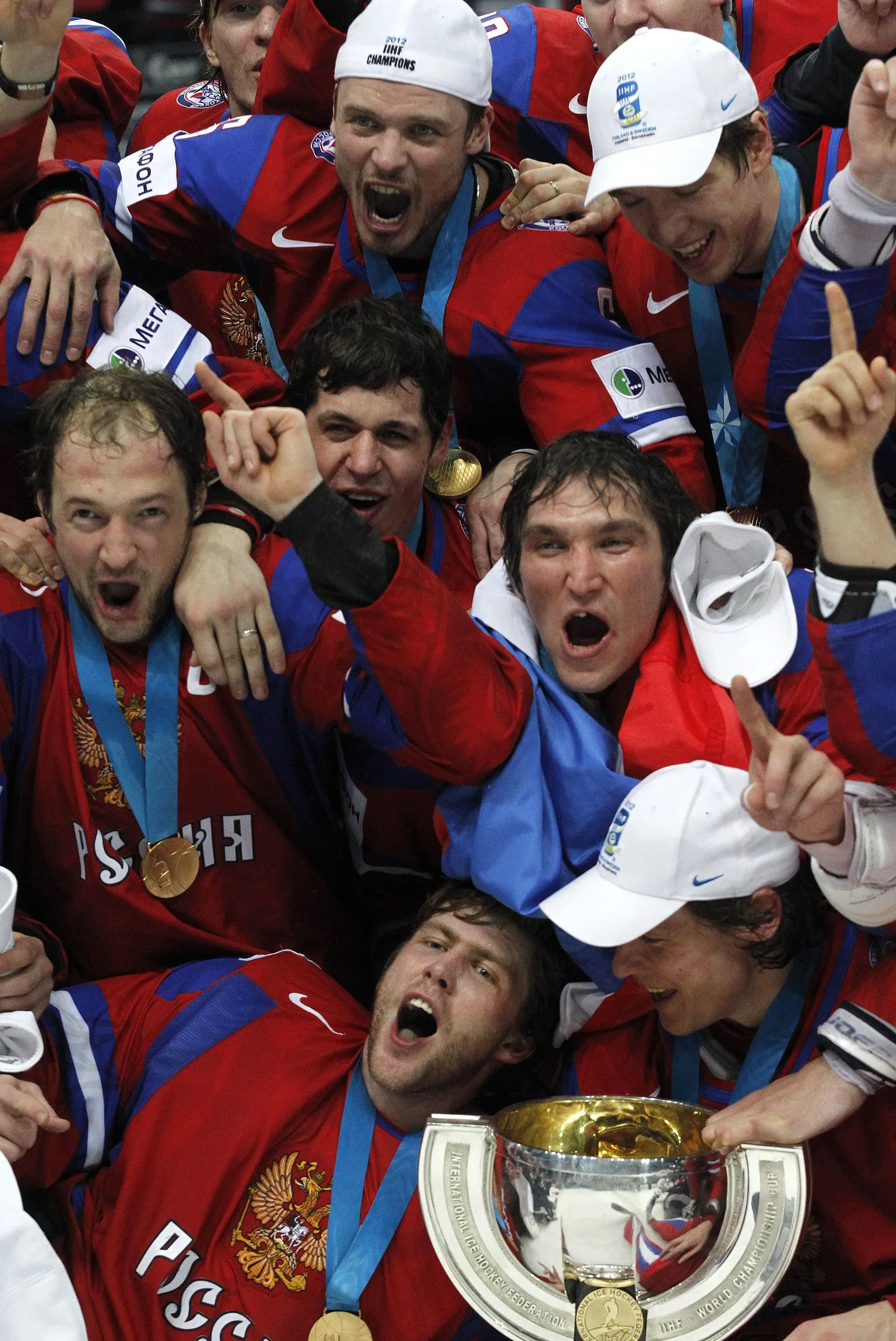 Хоккейный кубок мира часто гостит в России. Теперь основная задача тренерского штаба сборной – сохранить чемпионскую хватку до Олимпиады в Сочи.