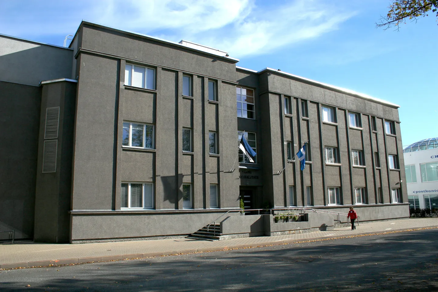 Pärnu linnavalitsuse hoone Karja tänaval.