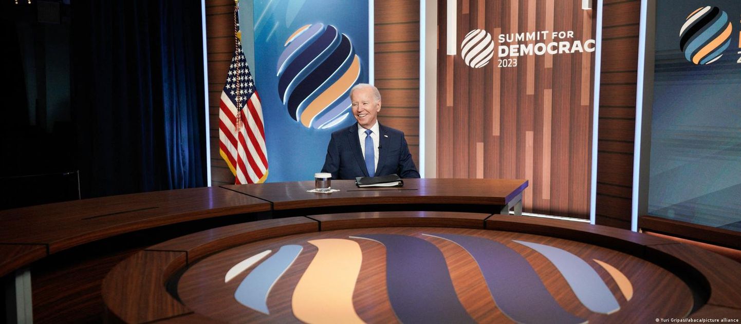 Джо Байден в ходе выступления на "саммите за демократию" в Вашингтоне