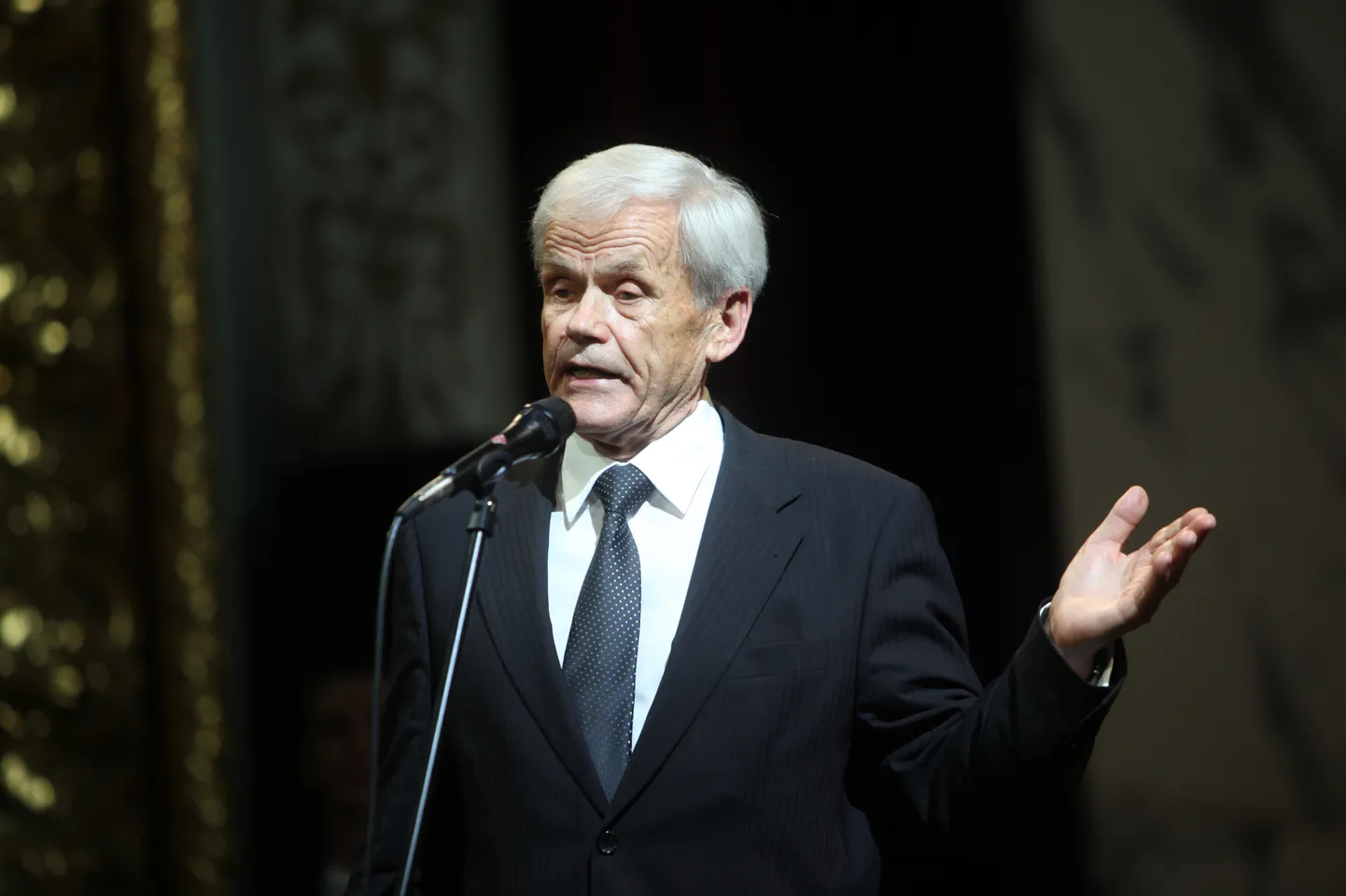 Baritons Andris Blaumanis AS "Latvijas Gāze" gada balvas operā balvu pasniegšanas ceremonijā Latvijas Nacionālajā operā.