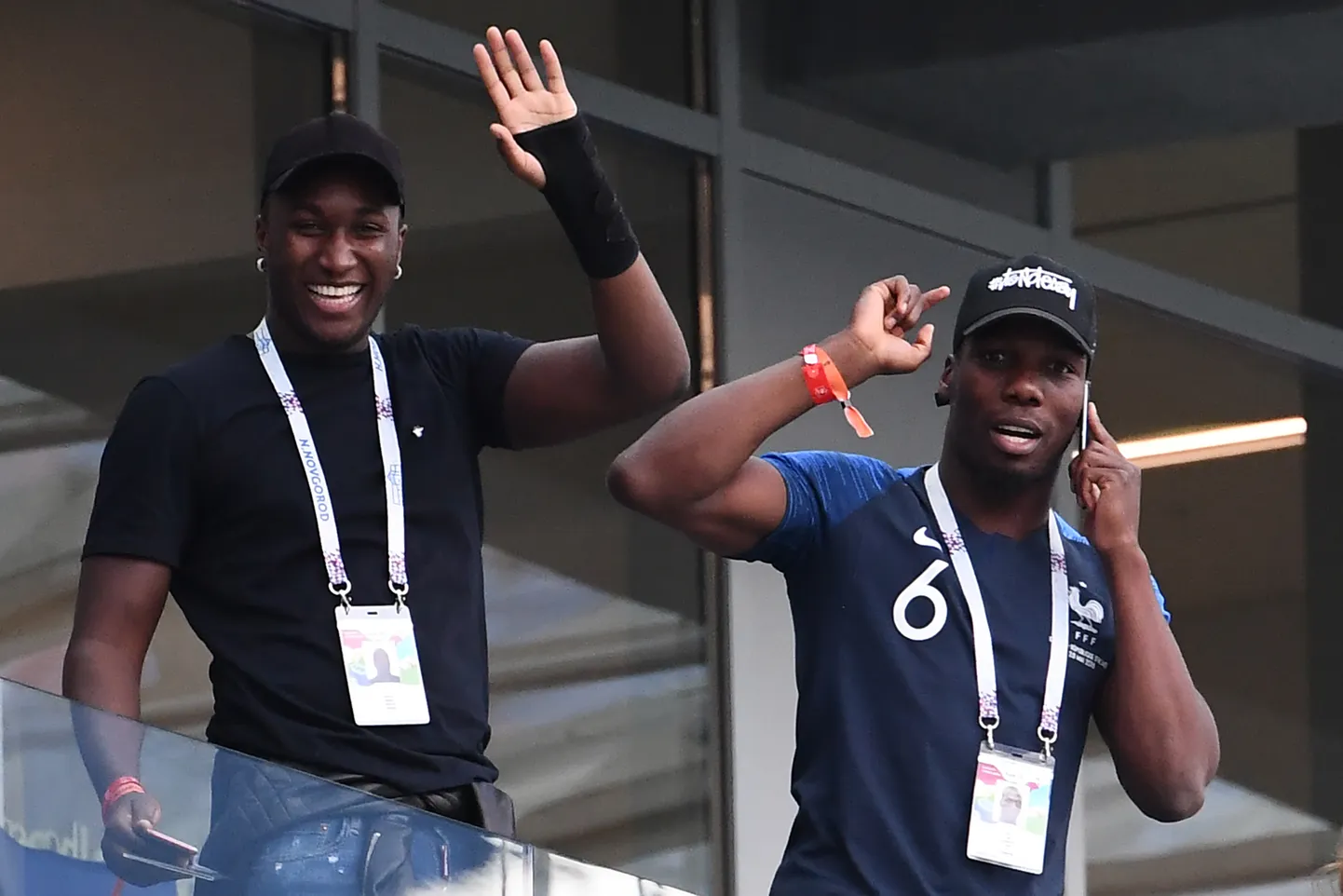 Paul Pogba (paremal) koos enda venna Mathiasega.