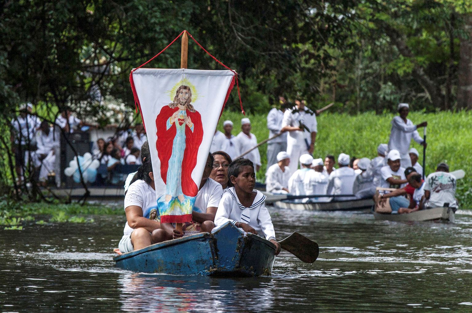 Katoliku palverändurid Caraparu jõel Amazonases.