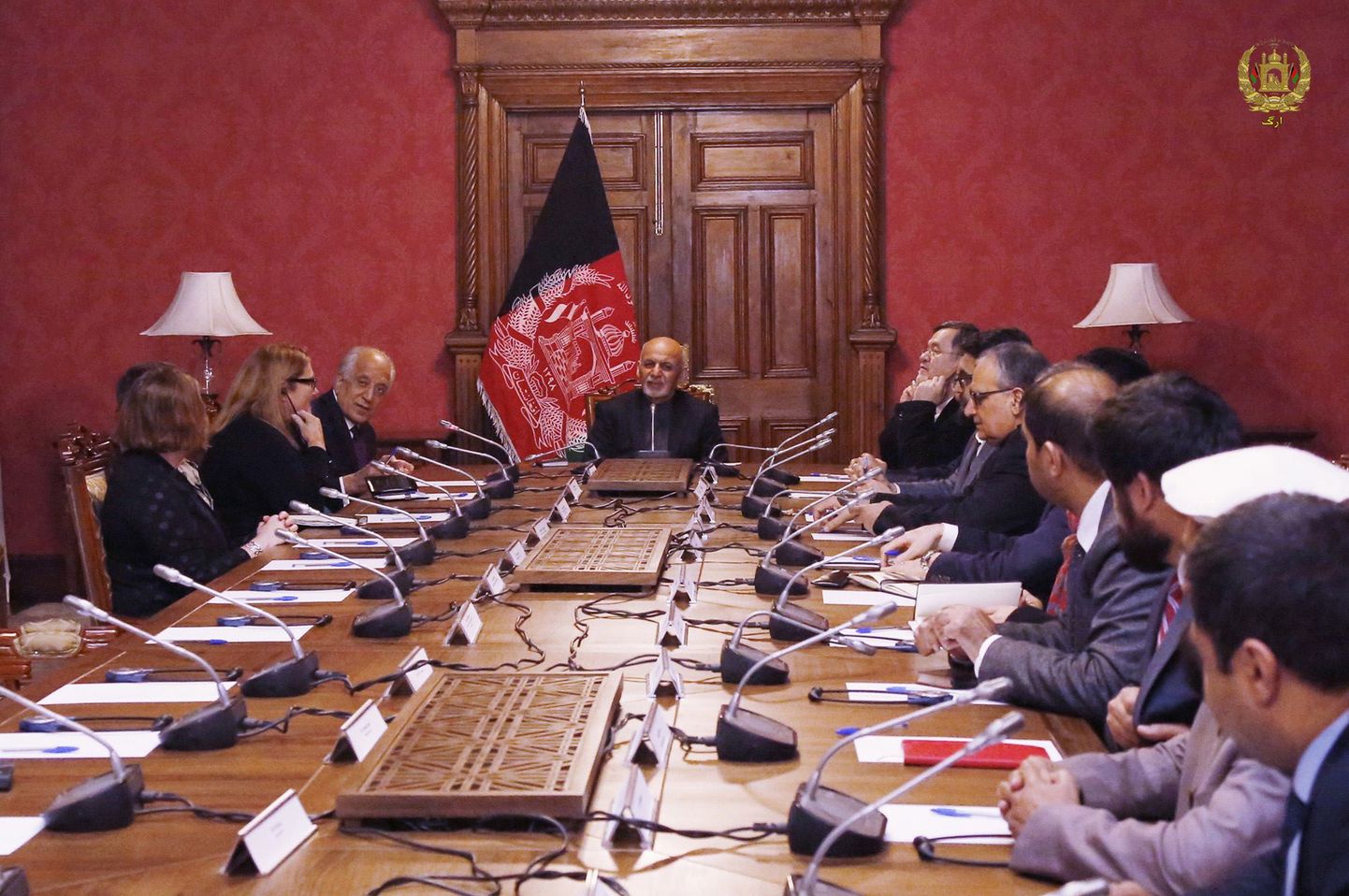 USA eriesindaja Zalmay Khalilzad andmas jaanuari lõpus Afganistani presidendile Ashraf Ghanile ülevaadet kõnelustest islamiliikumisega Taliban Dohas.